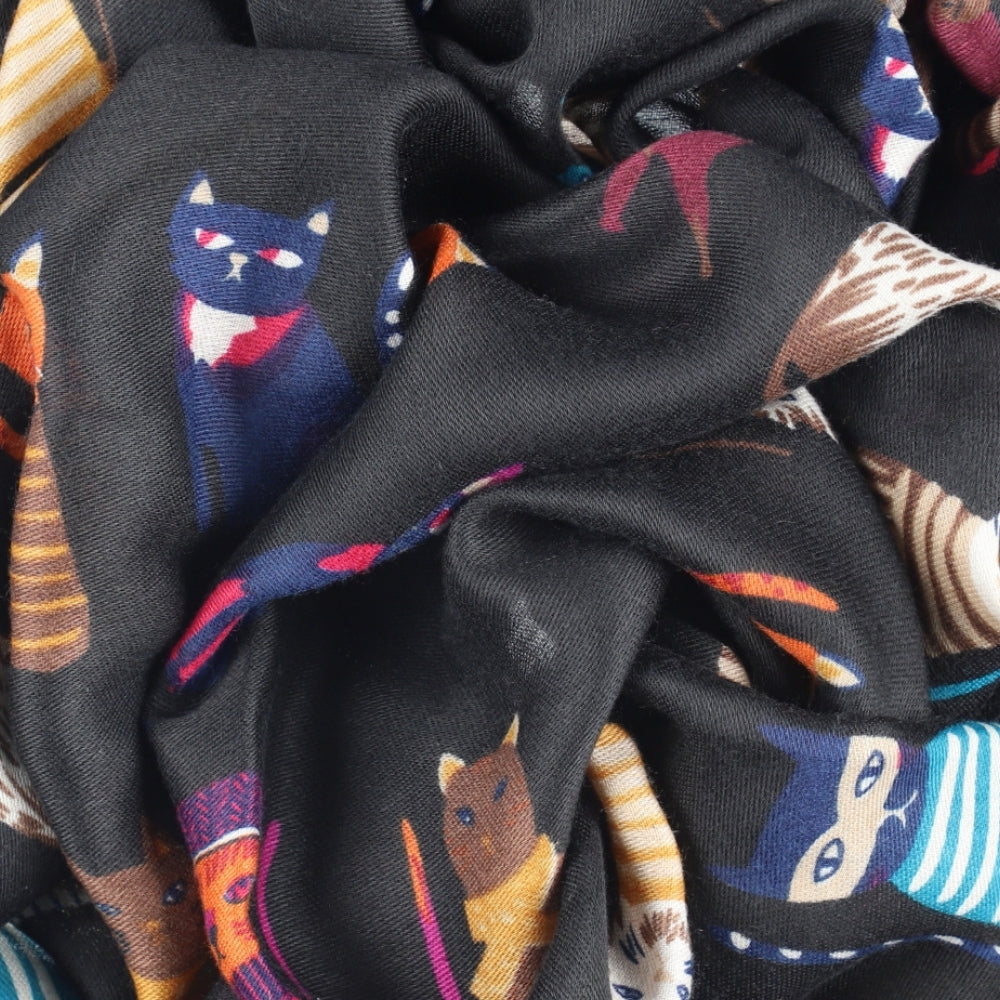 Fular suave negro para mujer con estampado de gatos – Nikko